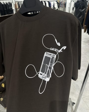 تيشيرت اوف وايت بني