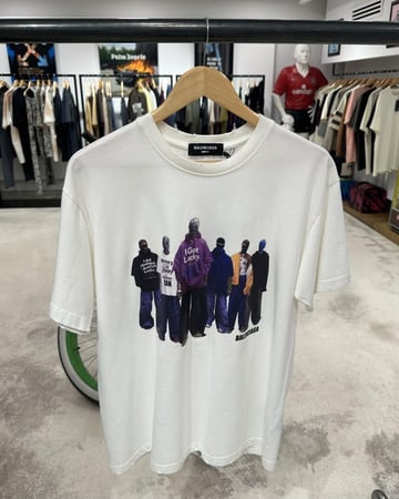تيشيرت بالنسياقا ابيض برسومات