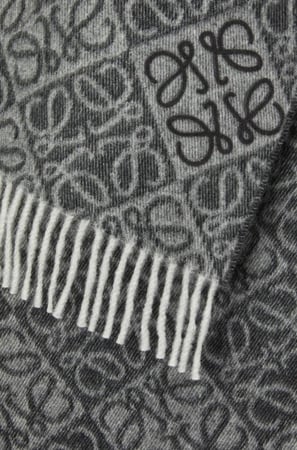 وشاح لويفي Anagram scarf in wool and cashmere