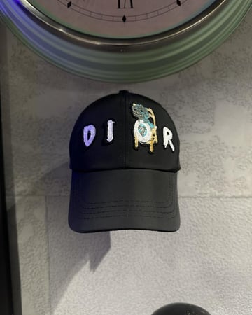 كاب ديور اسود