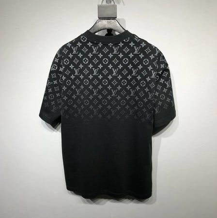 تيشيرت فندي اسود