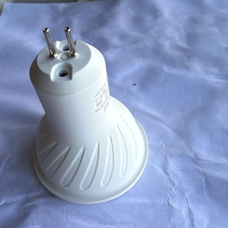 سبوت مضاد توهج ثلاثي