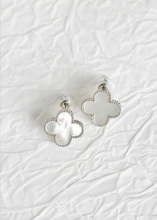 حلق فان كليف ديزاين صدف ماركة Elegance Lovers