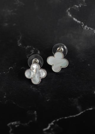 حلق فان كليف ديزاين صدف ماركة Elegance Lovers