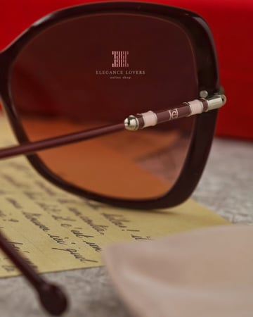 نظارة شمسية نسائية ماركة كارولينا هيريرا - Burgundy Buterfly