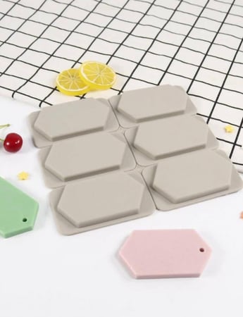 قالب سيليكون لصناعة ميداليات وفواصل ريزن / قوالب صابون / جبس / كونكريت (قطعه واحده )