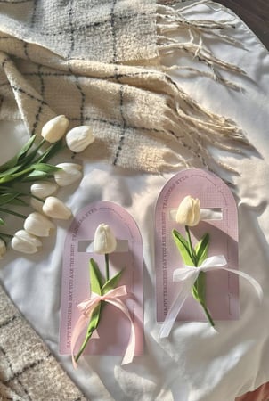 ملف pdf حامل للورد ليوم المعلم