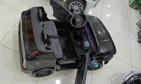 سيارة اطفال كاديلاك كبيرة