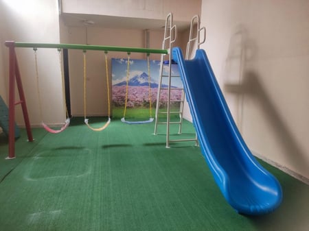 مجموعة المراجيح و زحليقة