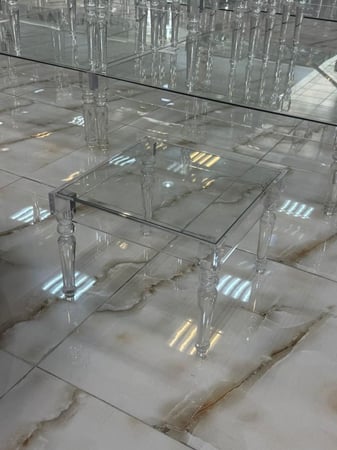 طاولة خدمة ارضية  اكرلك  شفافة  تصميم عصري فاخر