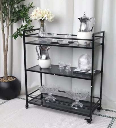 عربية تقديم 3 دور اسود