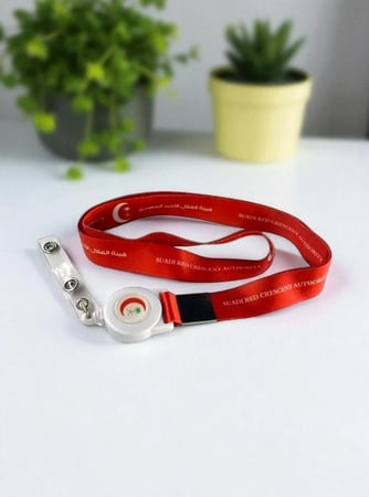 حامل بطاقة الهلال الاحمر السعودي علاق