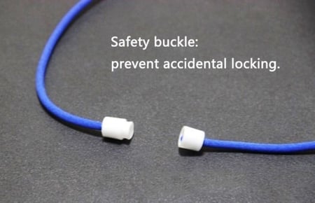 حامل بطاقة معدني