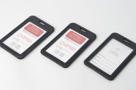 حامل بطاقة وجهين