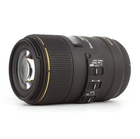 عدسة ماكرو 105mm SIGMA شبه جديدة