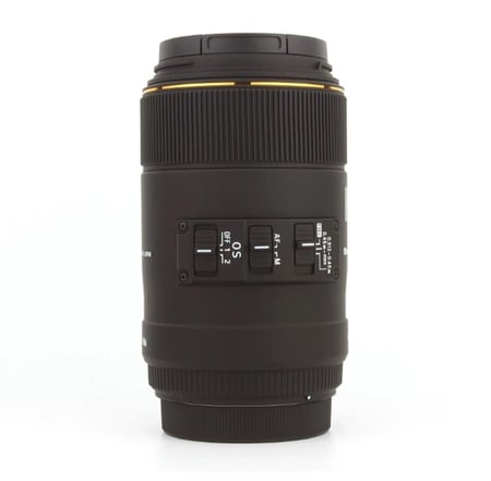 عدسة ماكرو 105mm SIGMA شبه جديدة