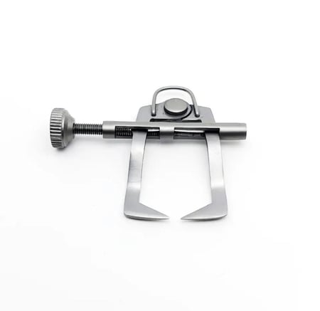 Posterior teeth separator