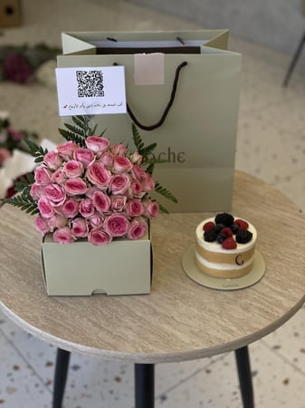 كيك جاناش الفاخرة مع تنسيق ورد طبيعي الهدية الترند كرت اهداء مجاني