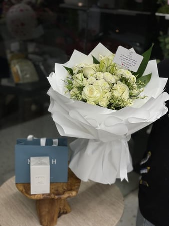 عطر من ماتش حسب اختيارك مع باقة ورد عرض خاص