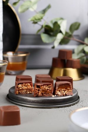 تشوكلت ديفو وباقة ورد