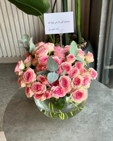 فازة ورد مع كلابتوس