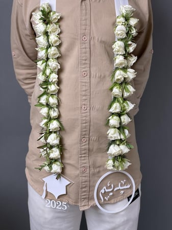 عقد تخرج ورد طبيعي لون الورد حسب رغبتك