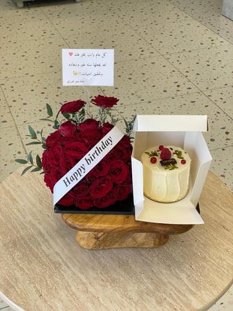 فخامة الكيك والزهور