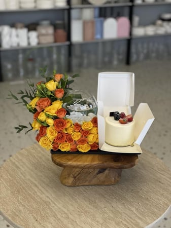 بكج المناسبات الراقية كيكة مع فازة سمكة الفايتر توصيل مجاني