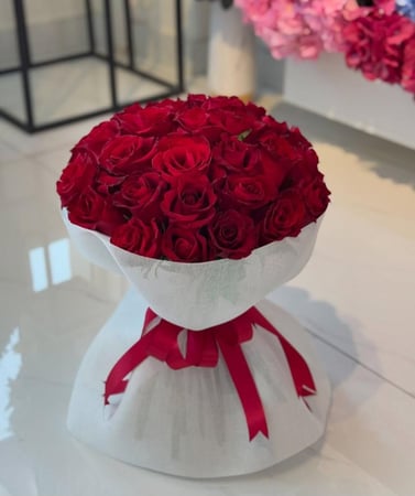 باقة ورد جوري طبيعي تغليف خيش راقي
