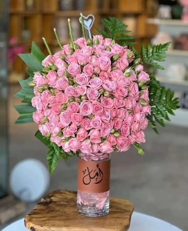 فازة ورد مع تخصيص كتابة الاسم او العبارة