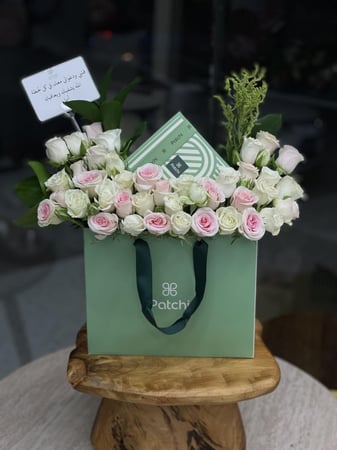 هدية تشوكلت باتشي مع ورد طبيعي بيبي روز كرت اهداء مجاني