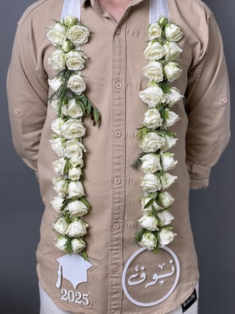 عقد تخرج ورد طبيعي لون الورد حسب رغبتك