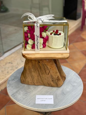 تنسيق كيك ورد بوكس زجاجي