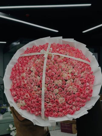 الهدية الفاخرة باقة ورد جوري عملاقة لون الورد حسب اختيارك توصيل مجاني