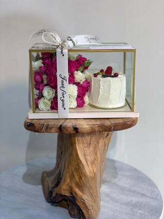 تنسيق كيك ورد بوكس زجاجي