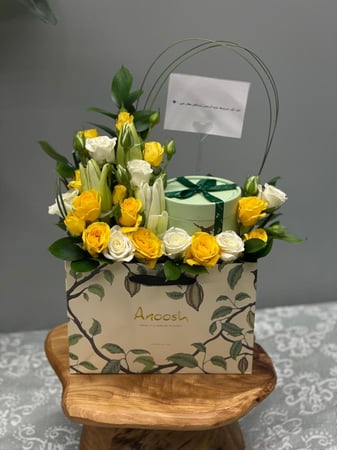 هدية لطيفة تنسيق ورد مع تشوكلت انوش كارت اهداء مجاني