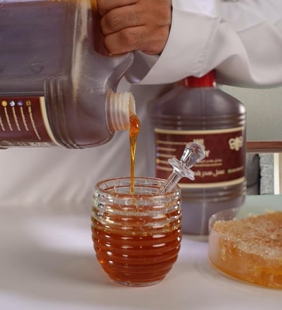 بكج ٢ كيلو عسل سدر بلدي ( إنتاج الباحة ) +1 كيلو مجانًا