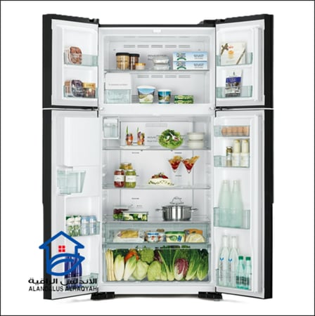 رفوف زجاجية قوية وتصميم داخلي يسهل الوصول والتنظيف