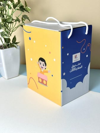 صندوق هدايا (فارغ) مع الملصقات