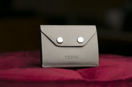 إصدار العملات المعدنية من تروف رمادي