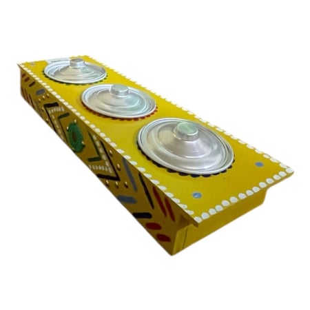 صينية تقديم مع ثلاث بوادي