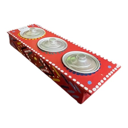 صينية تقديم مع ثلاث بوادي