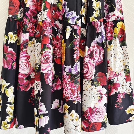 W45تنورة بكسرات صغيره مطبوعه بالورد