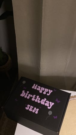 كتابه على البوكس