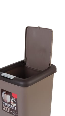 سلة نفايات بغطاء متحرك – سعة 20 لتر