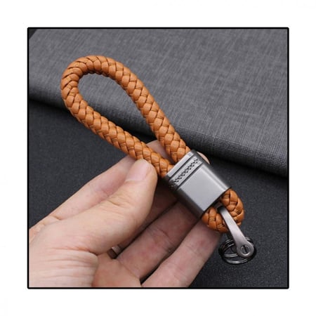 ميدالية تعليق مفاتيح شكل مسمار بني فاتح