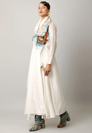 فستان هندي راقي بتطريز يدوي