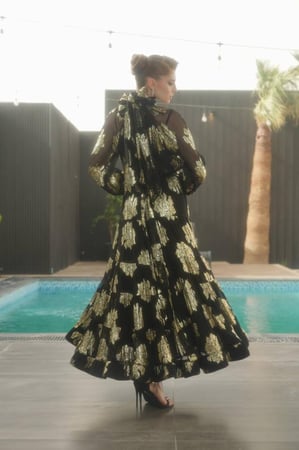 فستان اسود مشجر