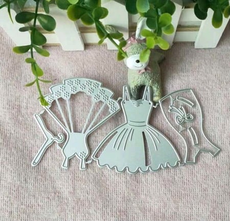 قالب قطع الورق على شكل فساتين