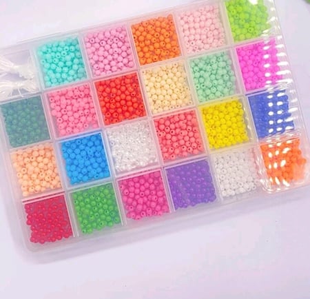 صندوق خرز متعدد الألوان
